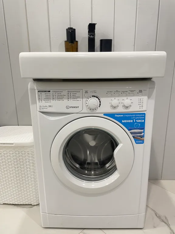 Уютный дом в окружении леса