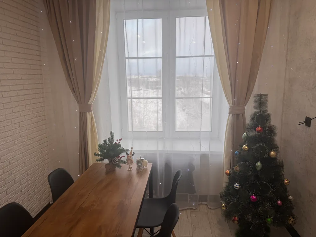 Большая Уютная 1-комнатная квартира,своя парковка,рядом магазин,центр