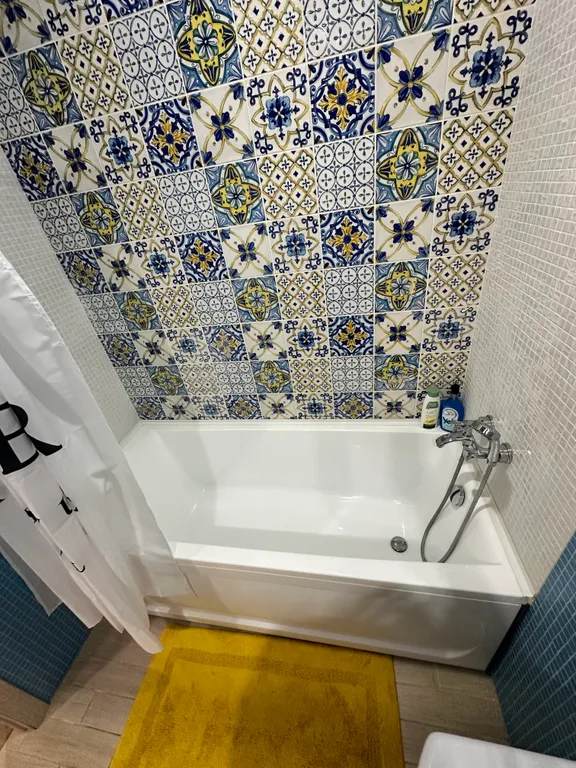 Просторная квартира с отдельным входом возле гипермаркета Перекресток