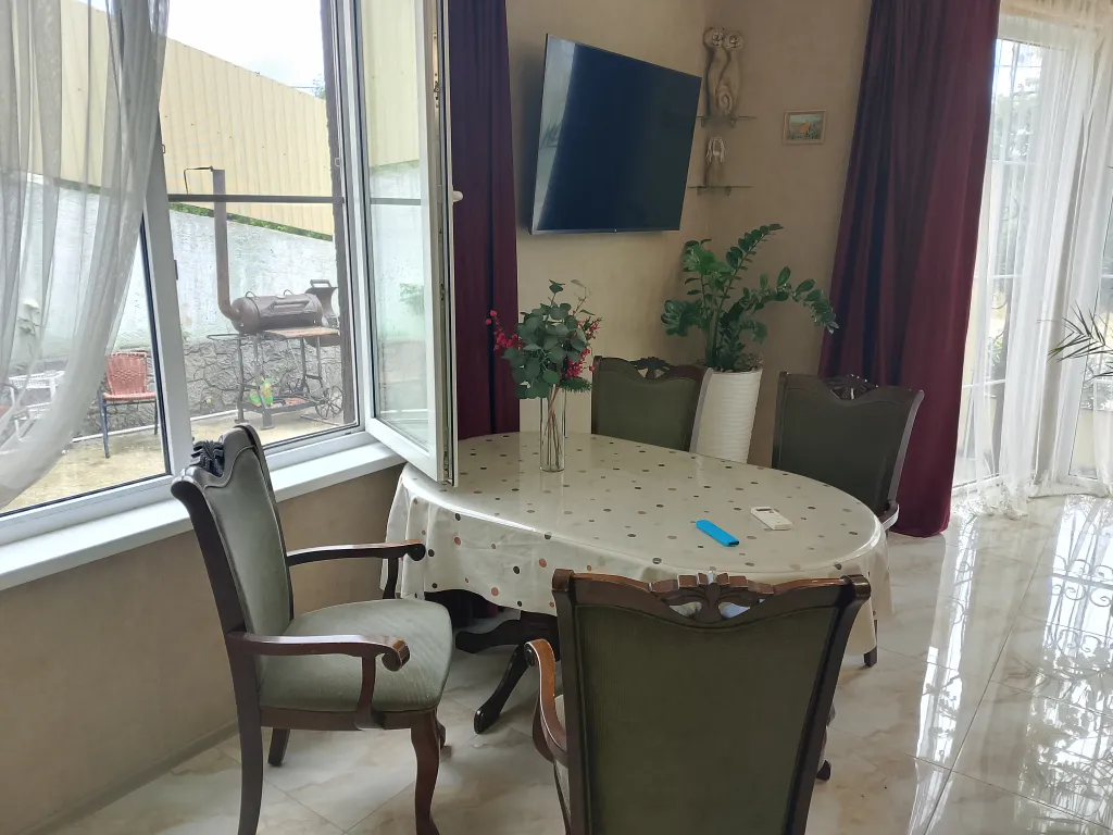 Дом, частный сектор, парковка для грузовых автомобилей, семейный отдых