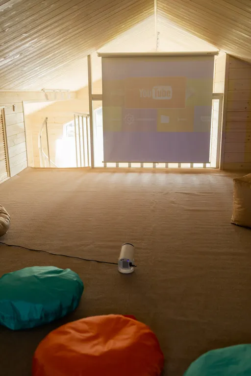 Солнечный дом с чил-зоной наверху