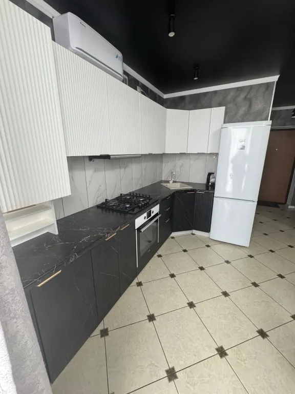 Апартамент в новом районе города с комплиментом от компании v-gosti