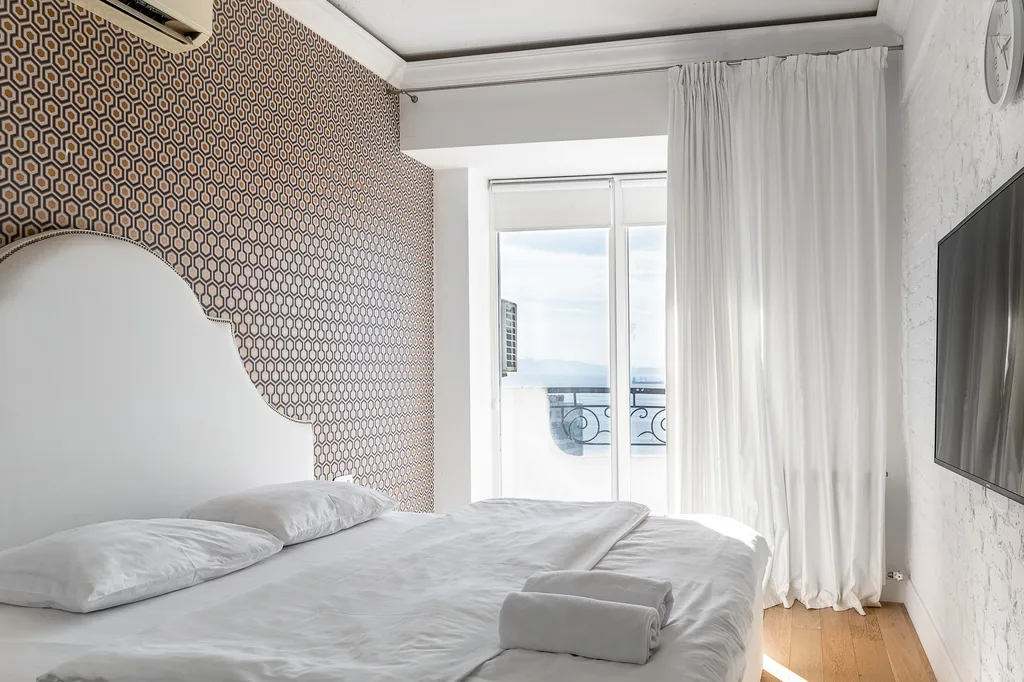 Семейная квартира на первой линии на главной набережной города