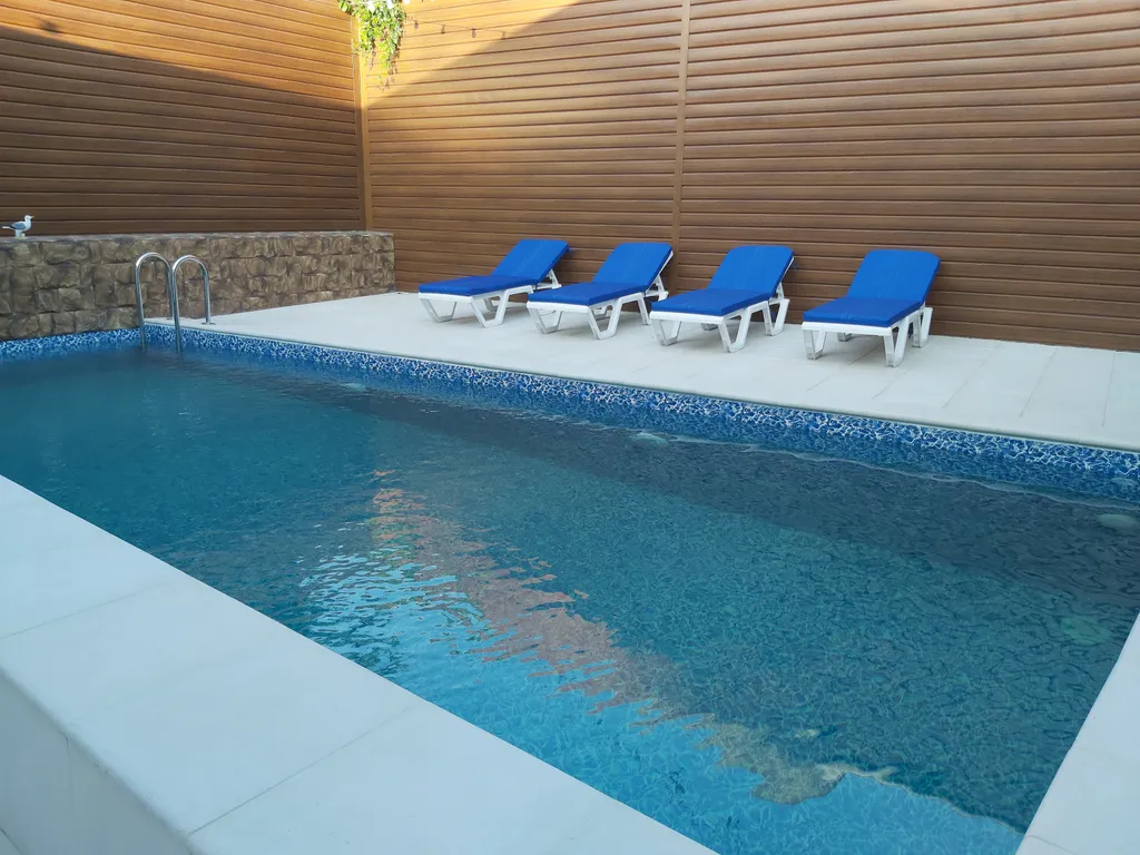 Дом со своим тёплым бассейном