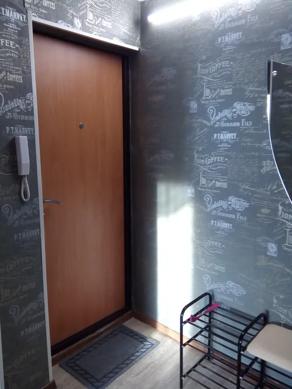 Квартира, в самом центре посёлка, рядом с горой, тёплая, чистая