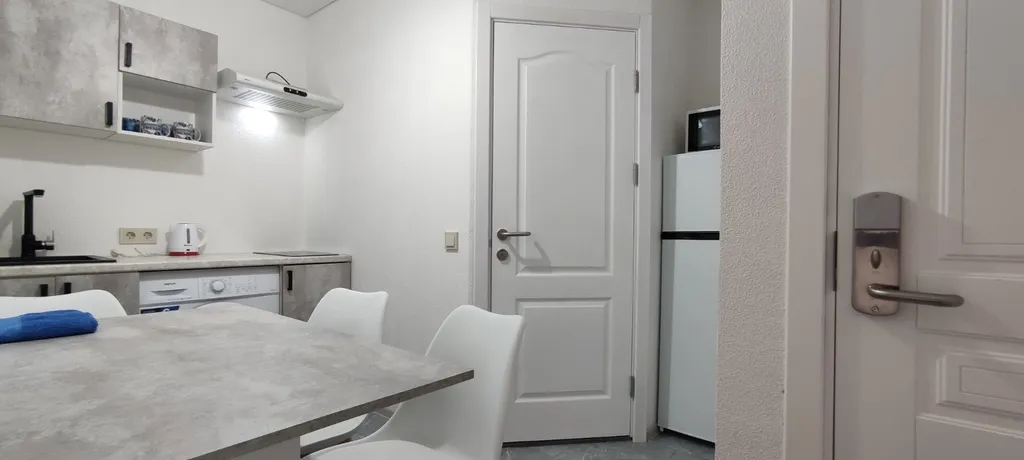 Квартира Квартира 2комн. Апарт автоном. Отоплен, кухня, стирка, балконы, изолированные спальни — Судак