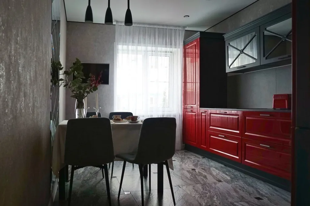 Стильная двушка с яркой кухней