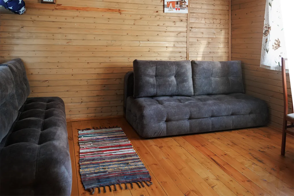 Дом на берегу пруда для четырёх человек