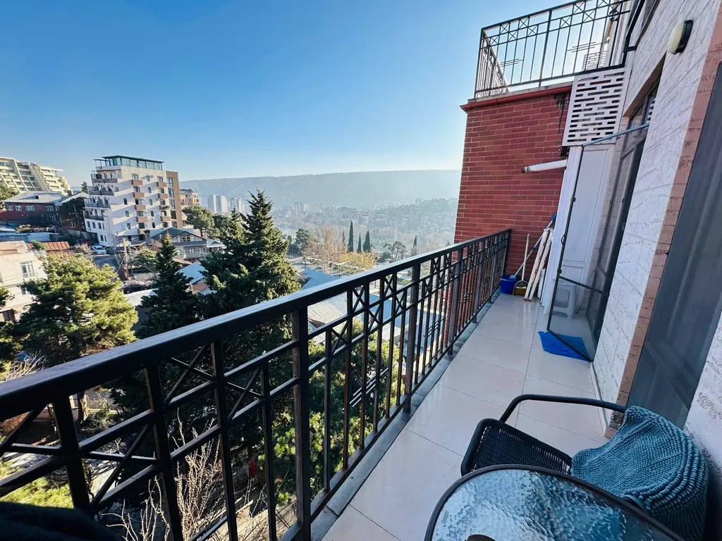 Квартира в центре Тбилиси с 1 спальней, кухней-гостиной и балконом