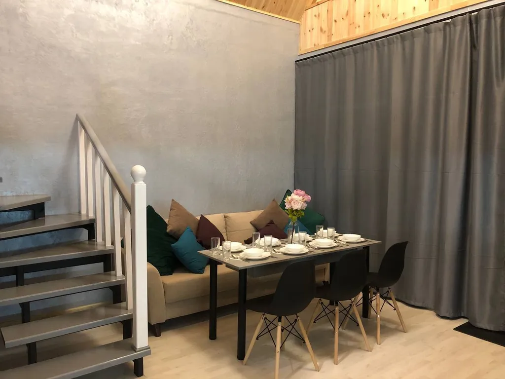 Уютный домик в окружении леса и горячих источников