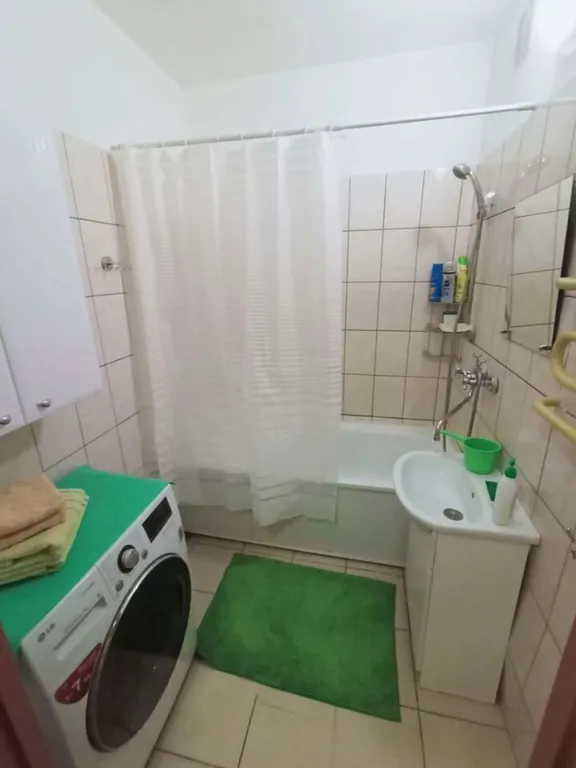 Большaя квартиpа с двумя балконами