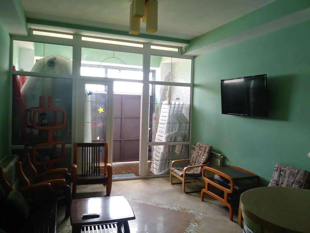 Эллинг на берегу моря