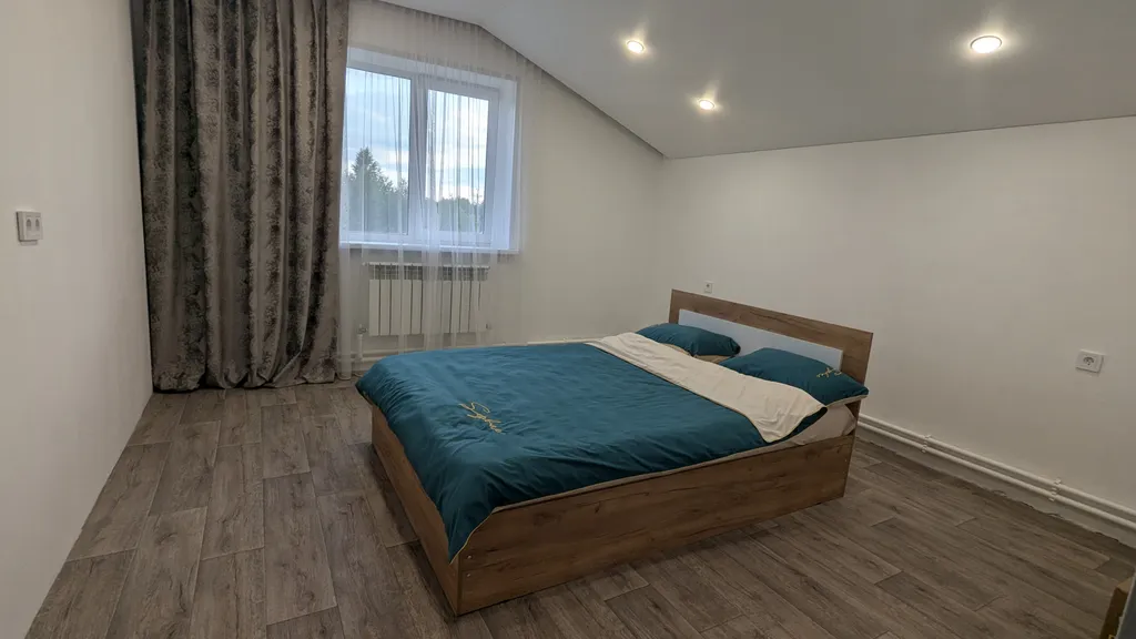 Новый коттедж возле соснового леса