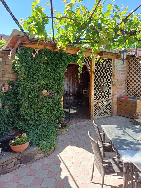 Домик с бассейном