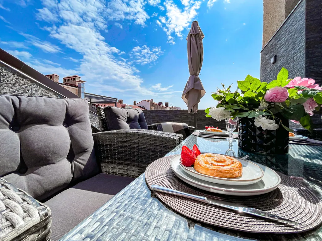 Мансарда с террасой в парке на Театральной площади