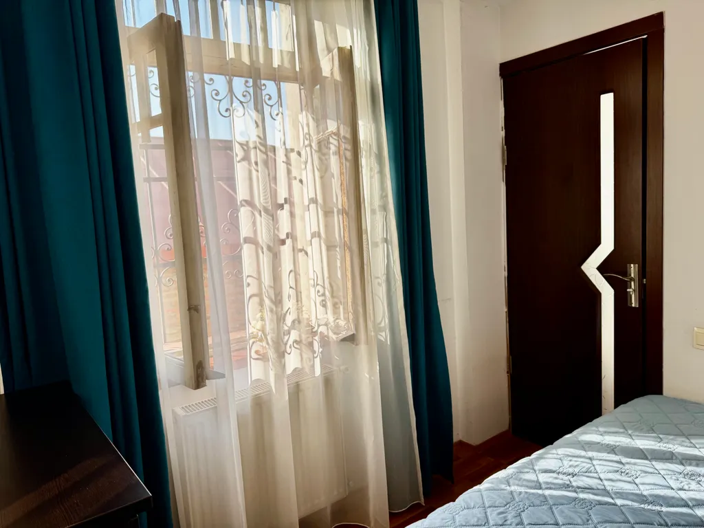 Трёхкомнатные апартаменты в Старом городе с видом на весь Тбилиси