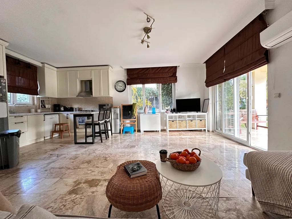 Современная вилла 3+1 с бассейном рядом с пляжем