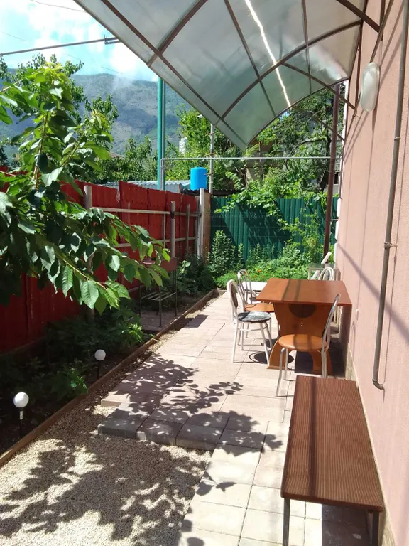 Дом со своим двором и парковкой