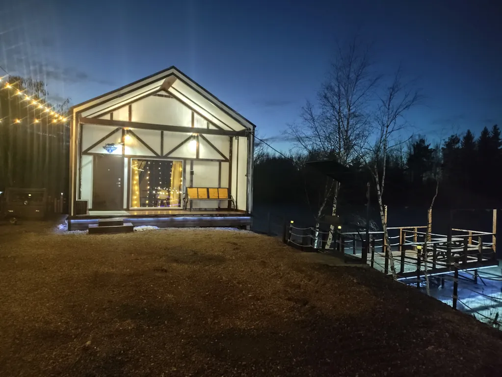 Дом на берегу озера