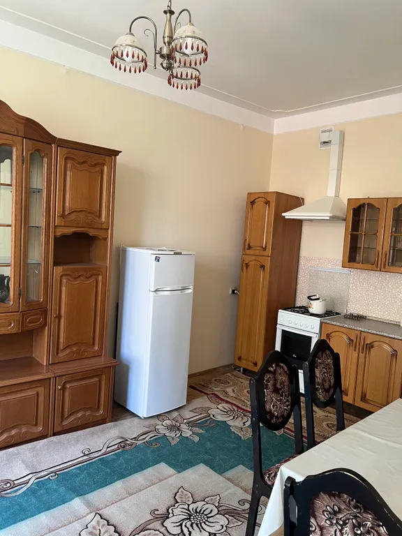 Уютная комната с видом на палисадник