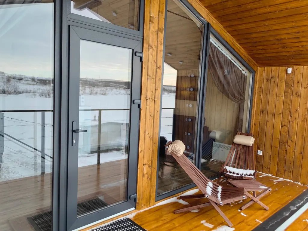 Дом на берегу озера