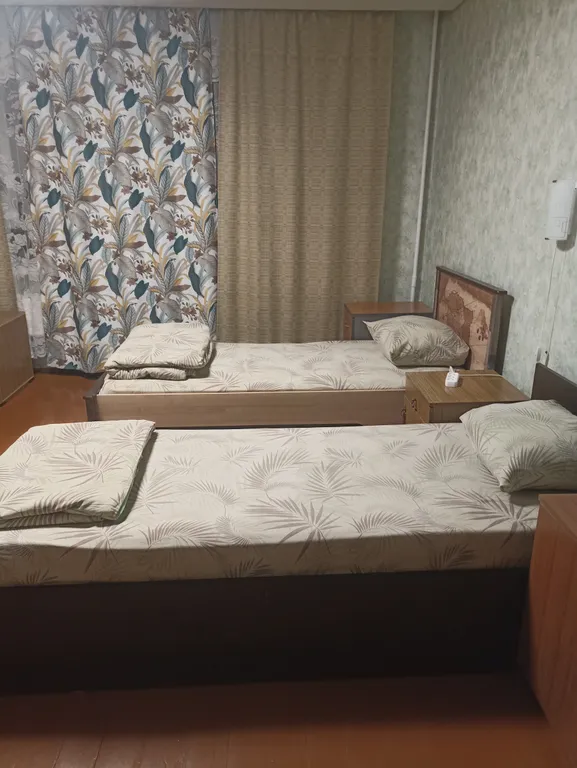 Квартира Комната в трёхкомнатной квартире на 5 мест — аренда посуточно в Челябинск