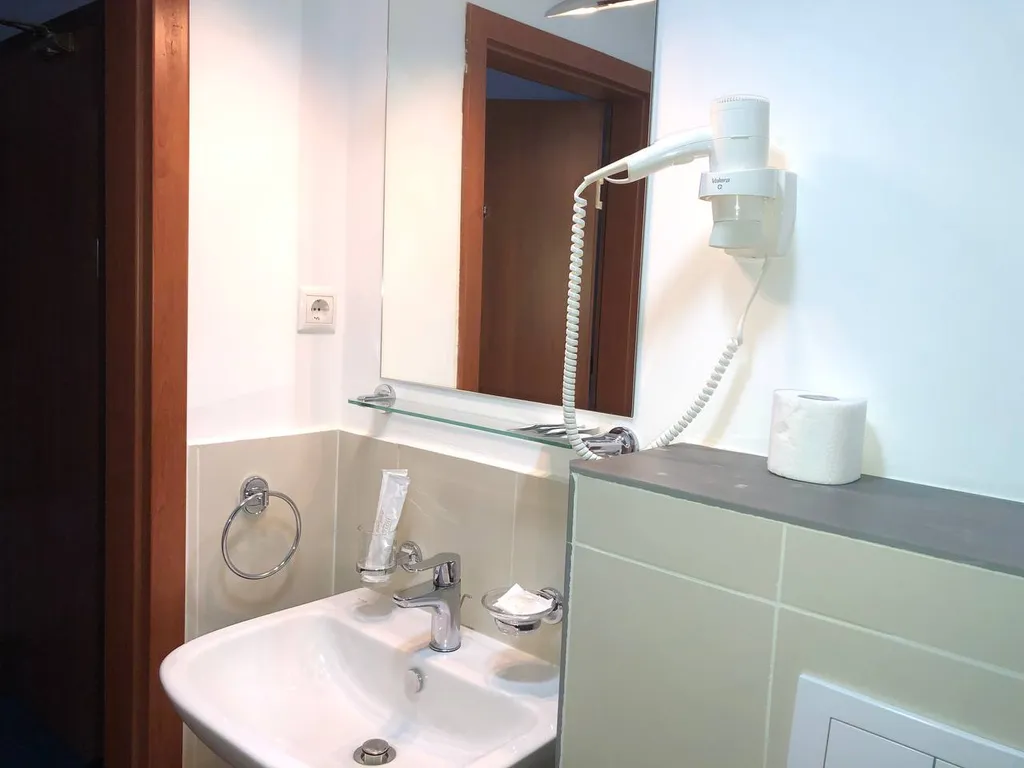 Уютный стандарт с видом на монастырь, Колокола