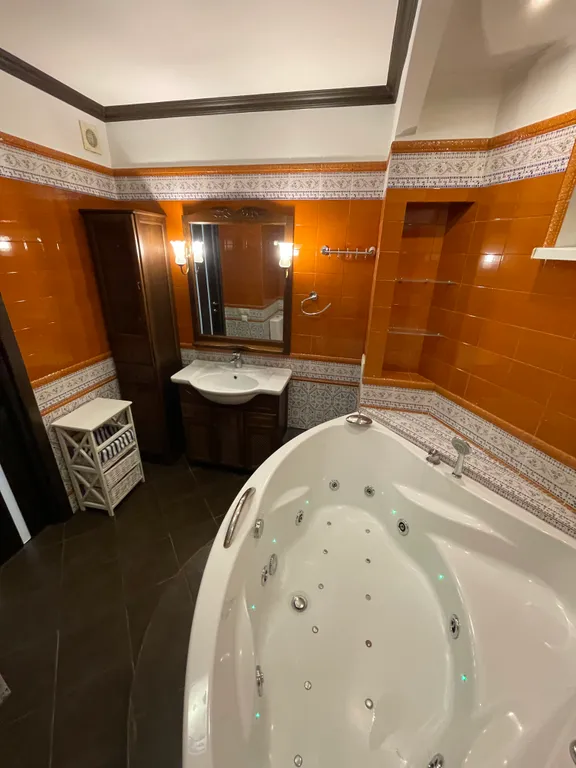 Шикарная квартира с джакузи и сауной