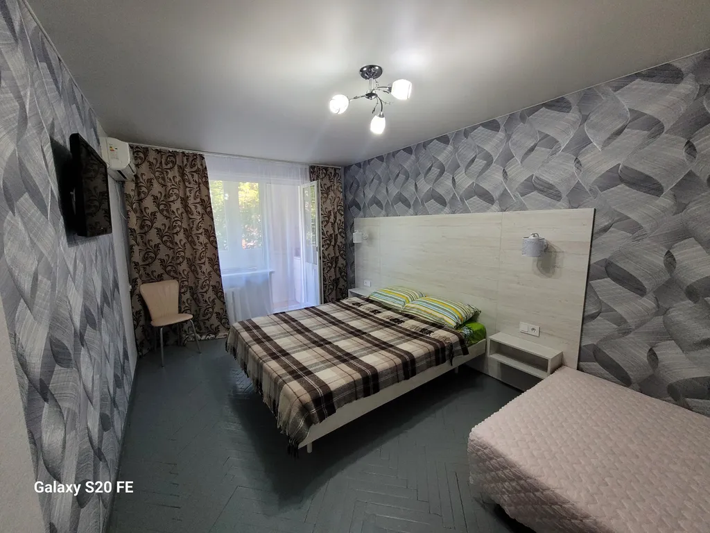 Уютная однокомнатная квартира в спальном районе — аренда посуточно в Ейск