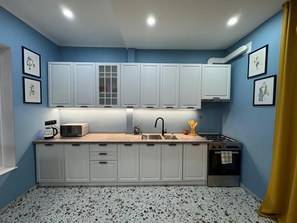 Винтажная квартира с камином в центральном районе Тбилиси, Чугурети