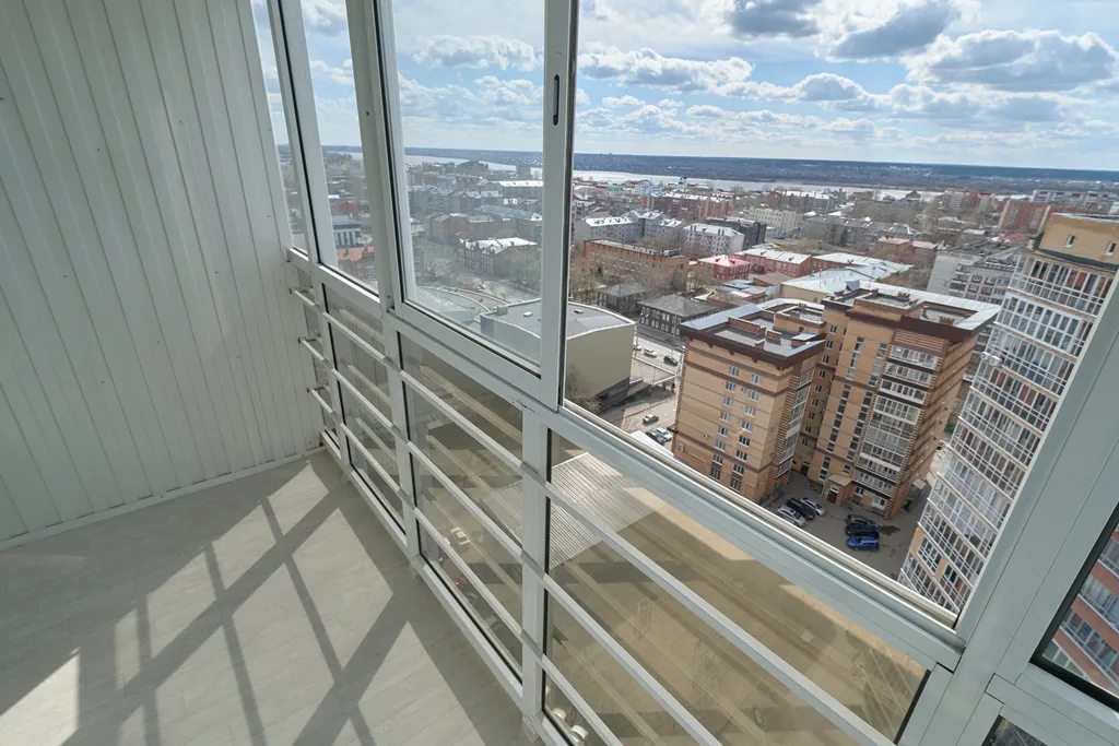 Студия на Б. Подгорной, 87 № 12 с видом на реку