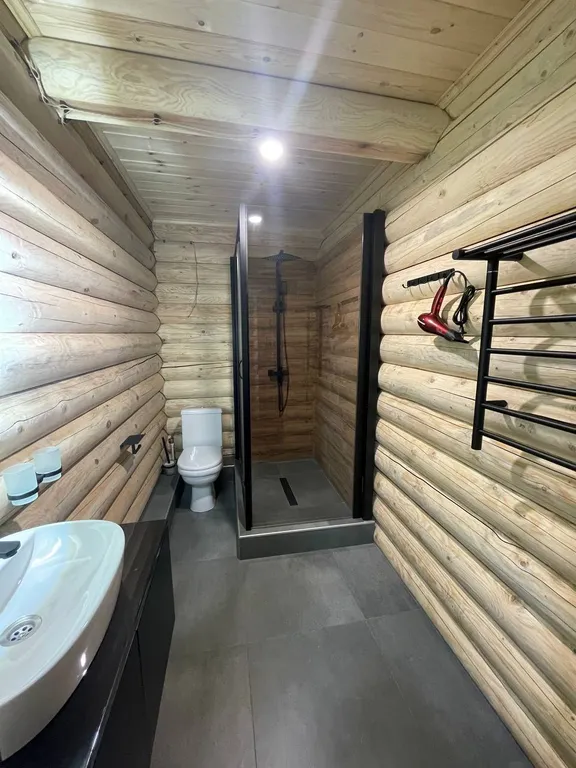 Домик в лесу для большой компании