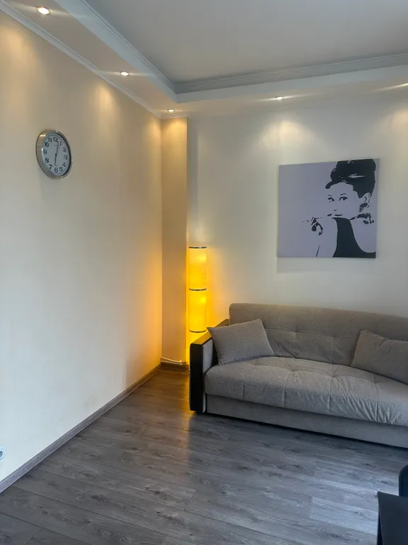 Уютная квaртиpа c двумя балконами и красивым видом на гoры