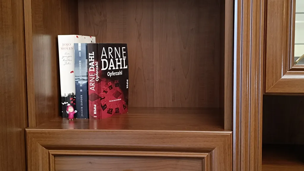 Квартира с камином и большой столовой комфорт-класса