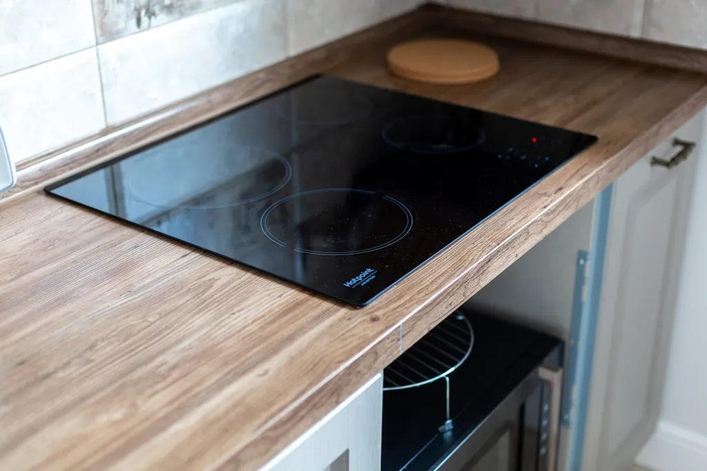 Просторная квартира с балконом и видом на море в ЖК Посейдон