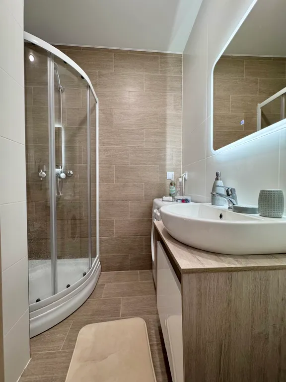 Красивая квартира с видом на озеро