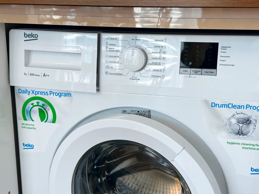 Апартаменты с видом на бассейн и море, ЖК White Sails