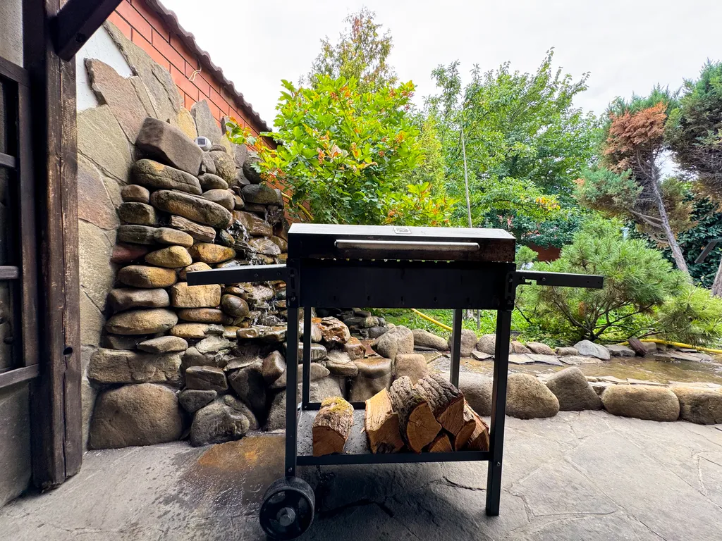 Дом с бассейном у парка Галицкого