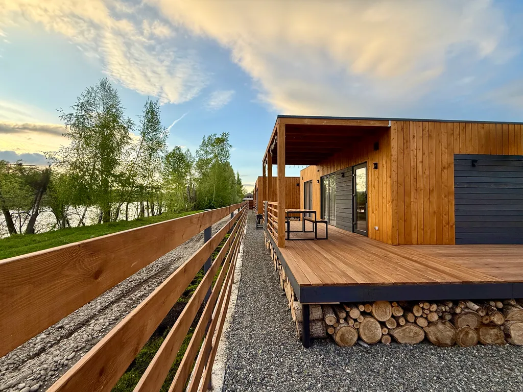 Коттедж Панорамный дом с видом на реку — аренда посуточно в Горно-Алтайск