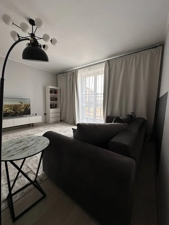 Современная новая квартира в стиле лофт недалеко от берега