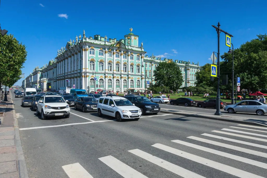 Квартира Четырехкомнатная квартира с балконом и видом на Адмиралтейство — Санкт-Петербург