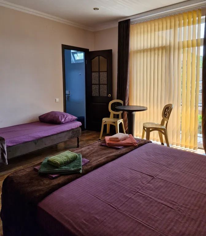 Семейная комфортная комната, с балкона вид на горы