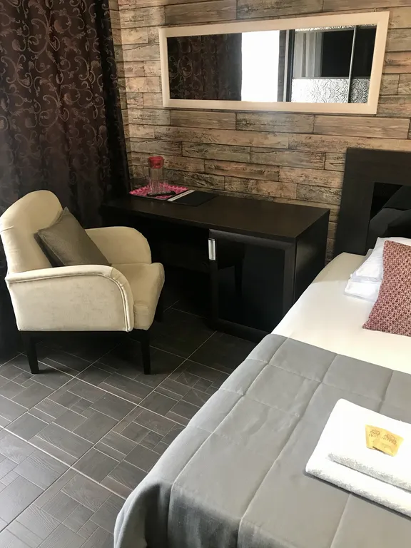 Трехместный номер, с двуспальной и односпальной кроватями