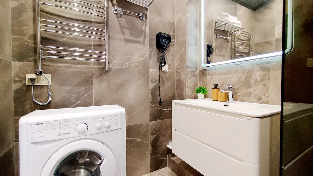 Просторная студия в центрое+бассейн и сауна