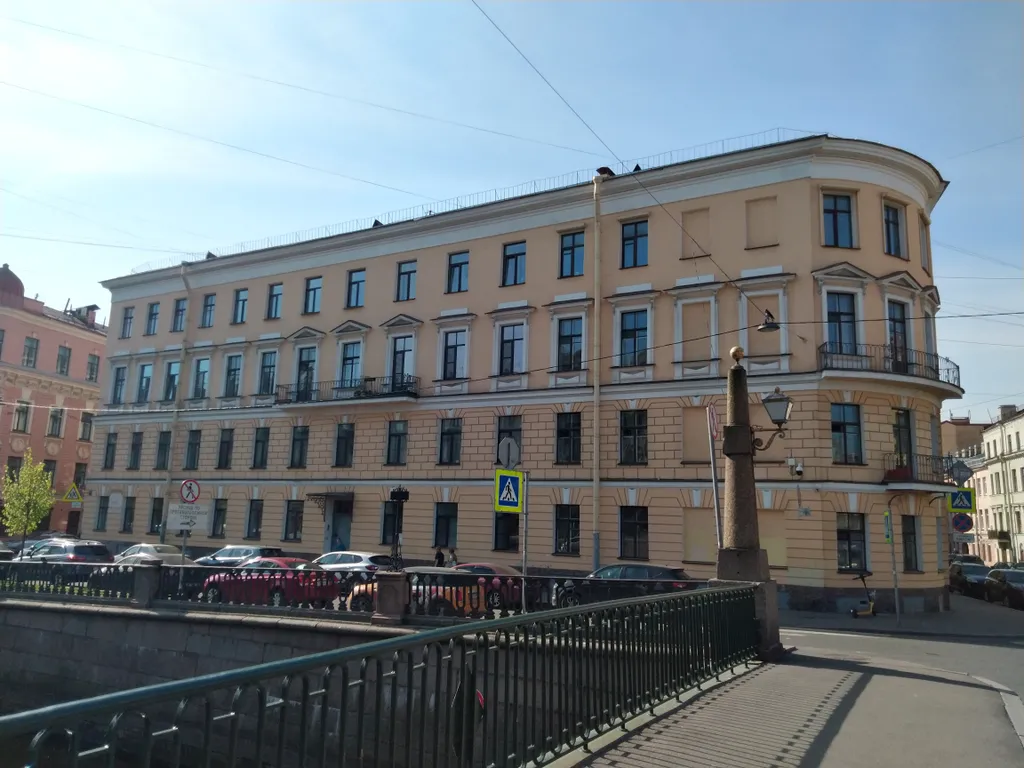 Студия с видом на канал Грибоедова