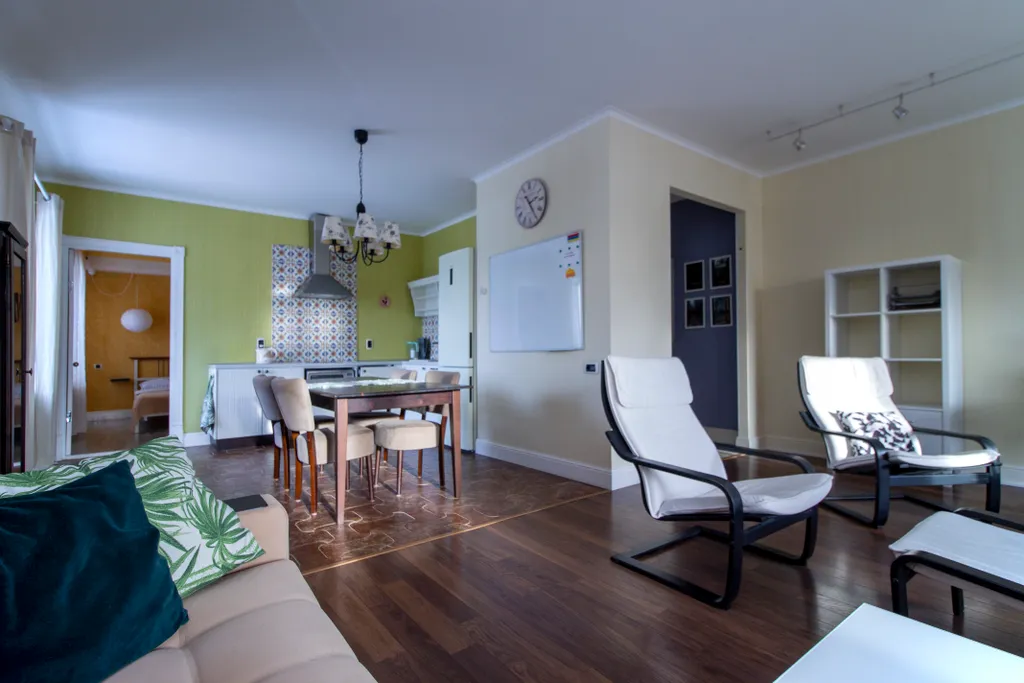 Уютная и просторная квартира с отдельной спальней и гостиной-кухней