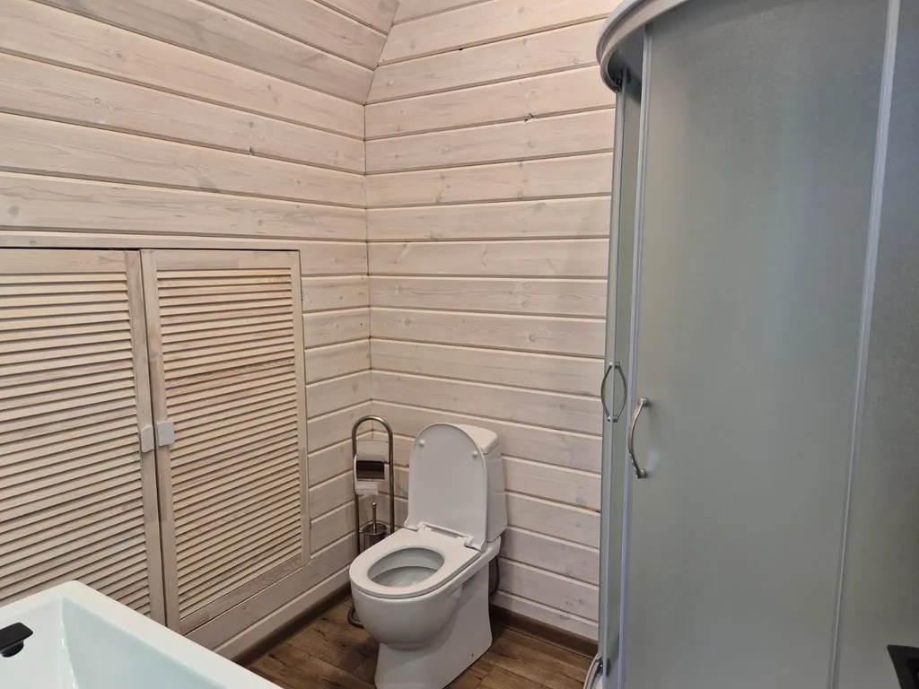 Коттедж Коттедж А-фрейм Жемчужный с сибирским банным чаном и баней на берегу озера — Каблуково