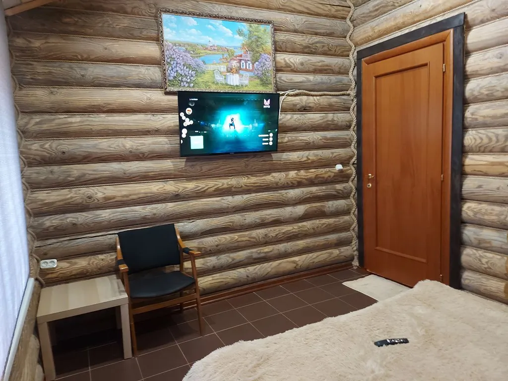 Дом изба в деревне с бассейном и баней