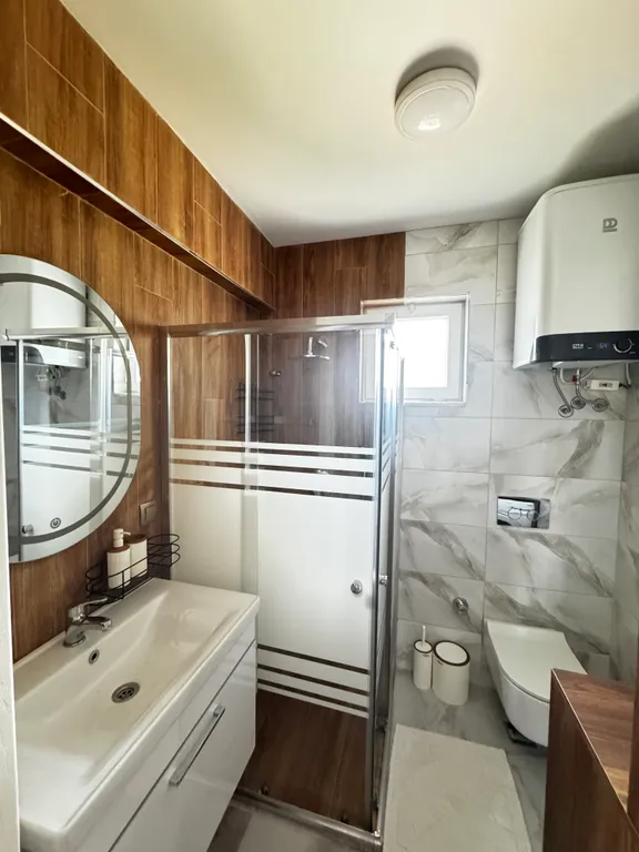 Уютная квартира с видом на бассейн в Оваджике у моря