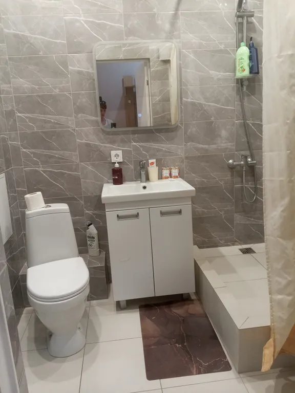 Студия с видом на горы и новороссийский порт